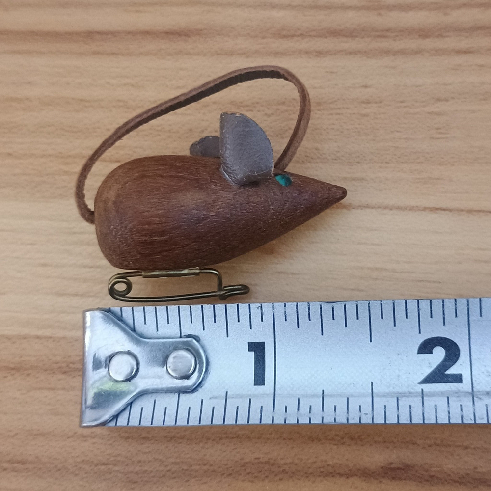 Vintage 60s Teak Wood Figure Mouse Pin Green Rhinestone Eyes - Picture 5 of 5